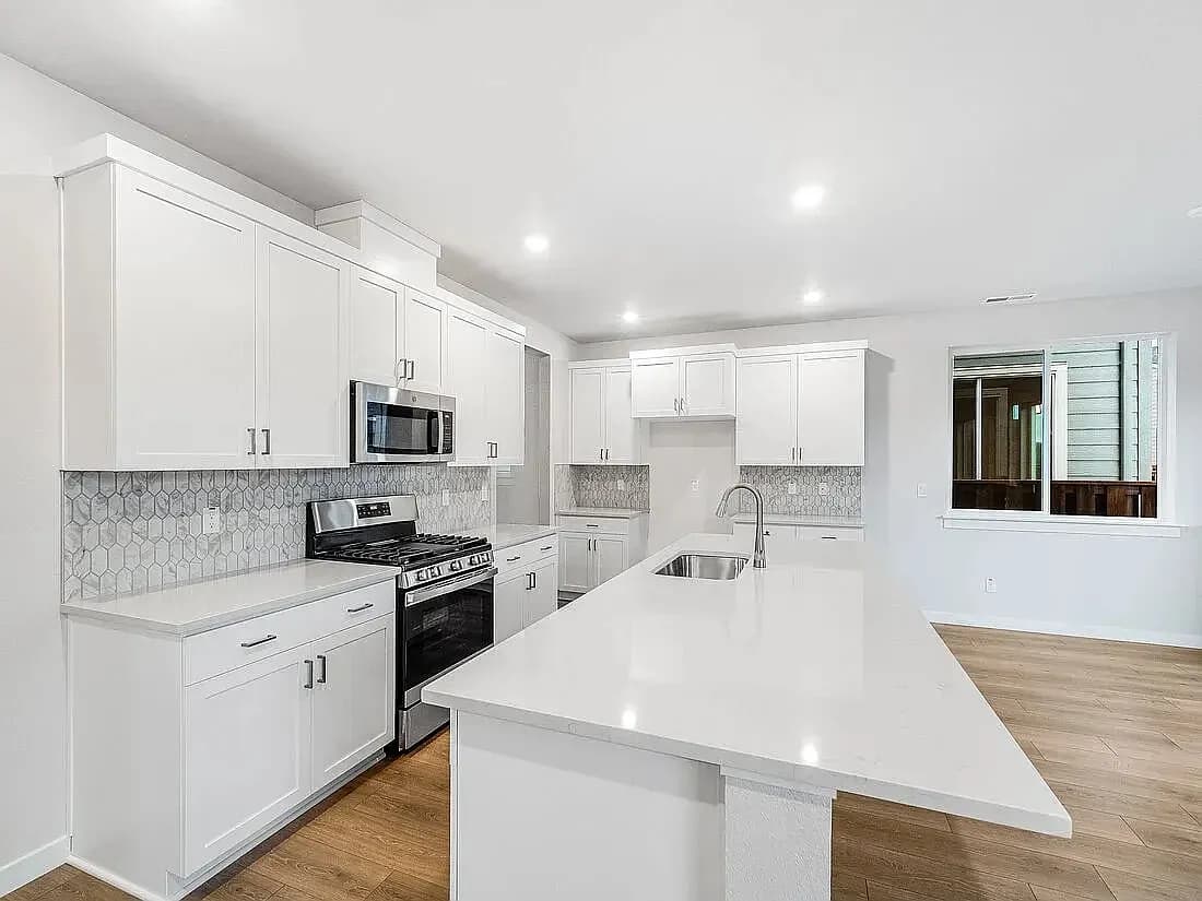 18990 SW Eureka Ln - Thumbnail 2