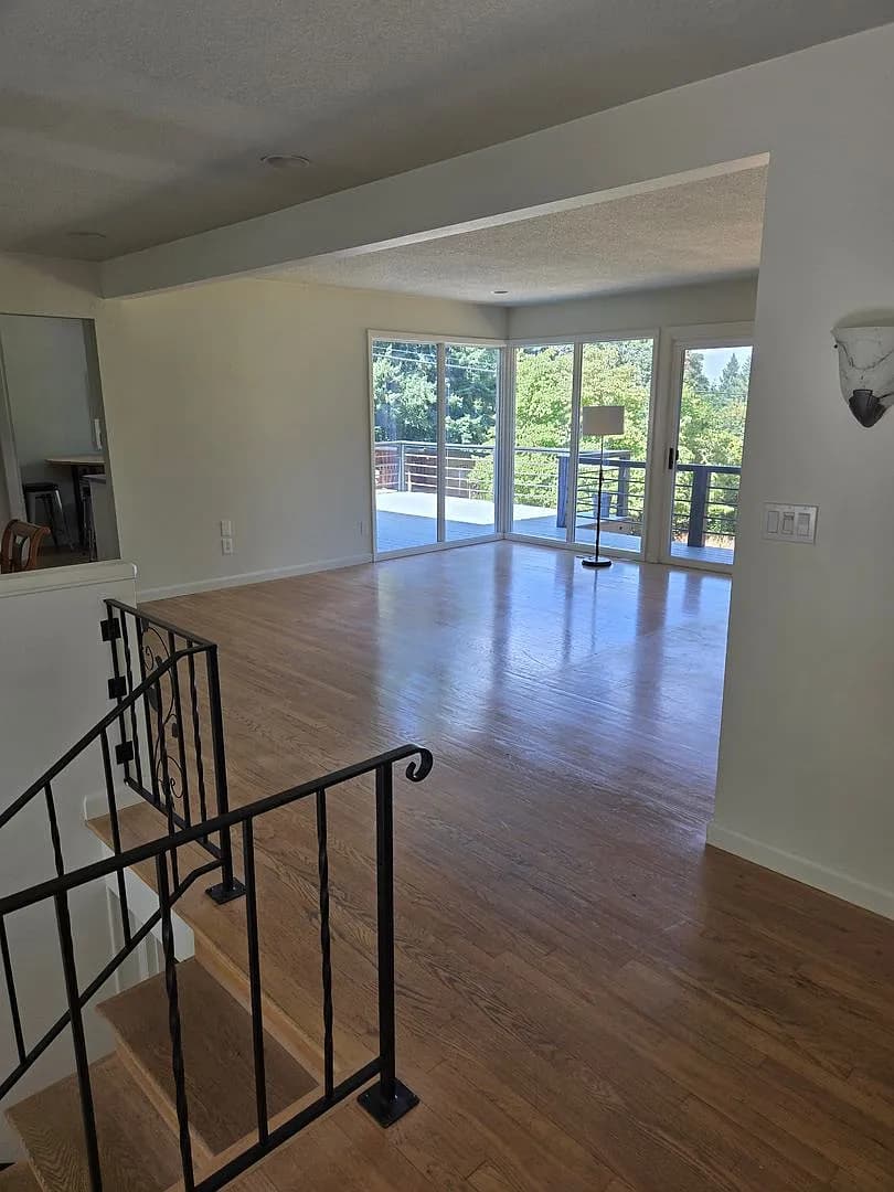 2422 Hillcrest Ct - Thumbnail 5