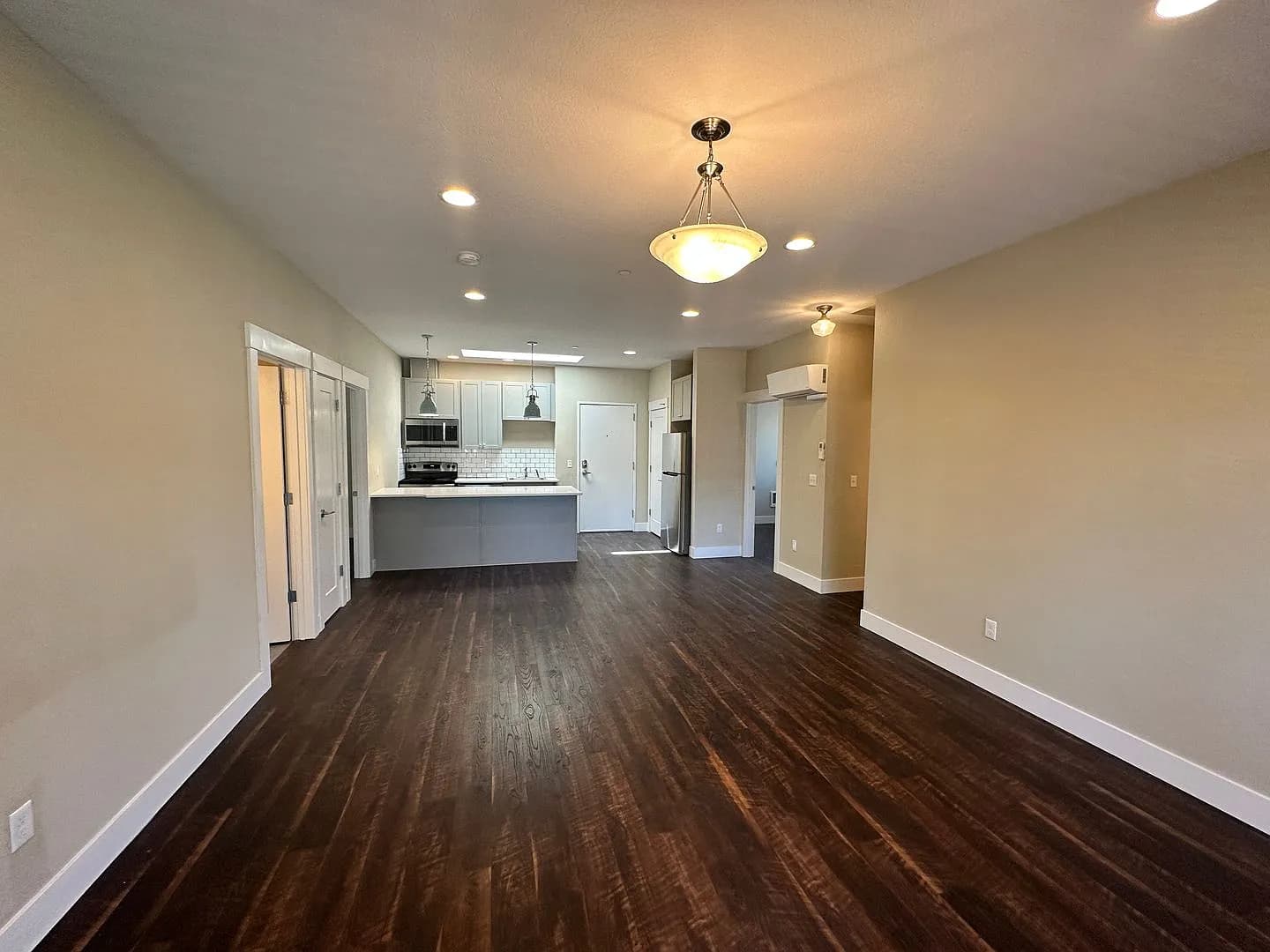 2015 NE 47th Ave APT 201 - Thumbnail 3