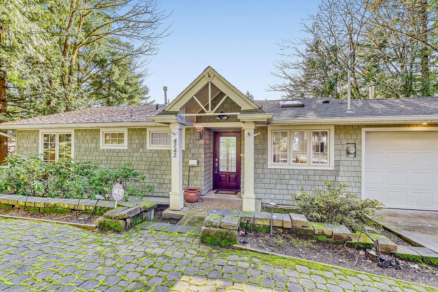 4242 SW Hewett Blvd - Thumbnail 2