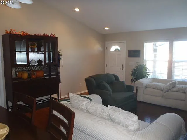 15084 Persimmon Way - Thumbnail 6