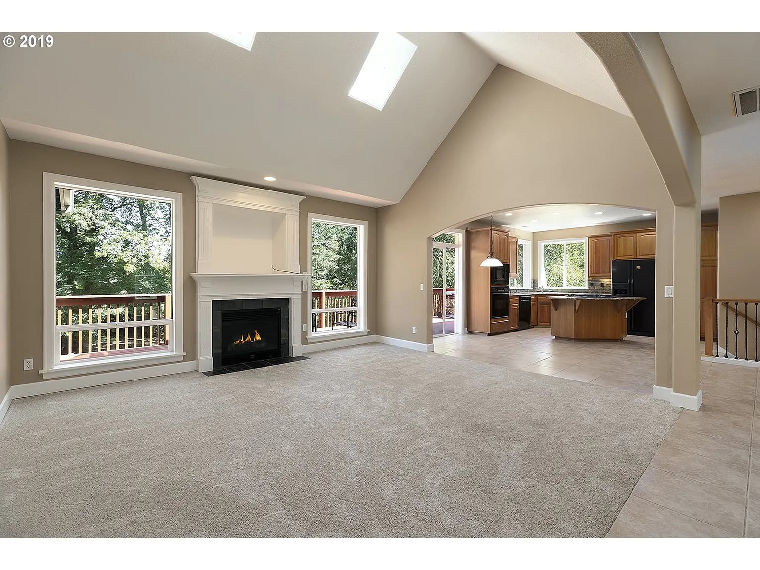 1925 Hillcrest Dr - Thumbnail 5