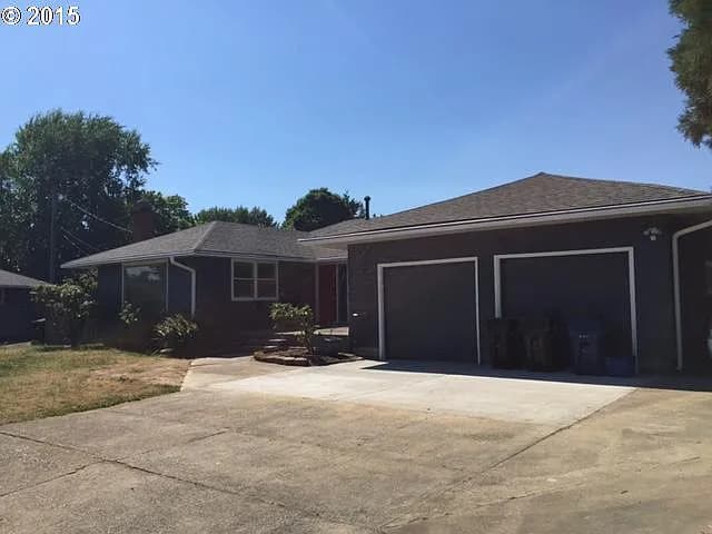 4326 SE Fieldcrest St - Thumbnail 2