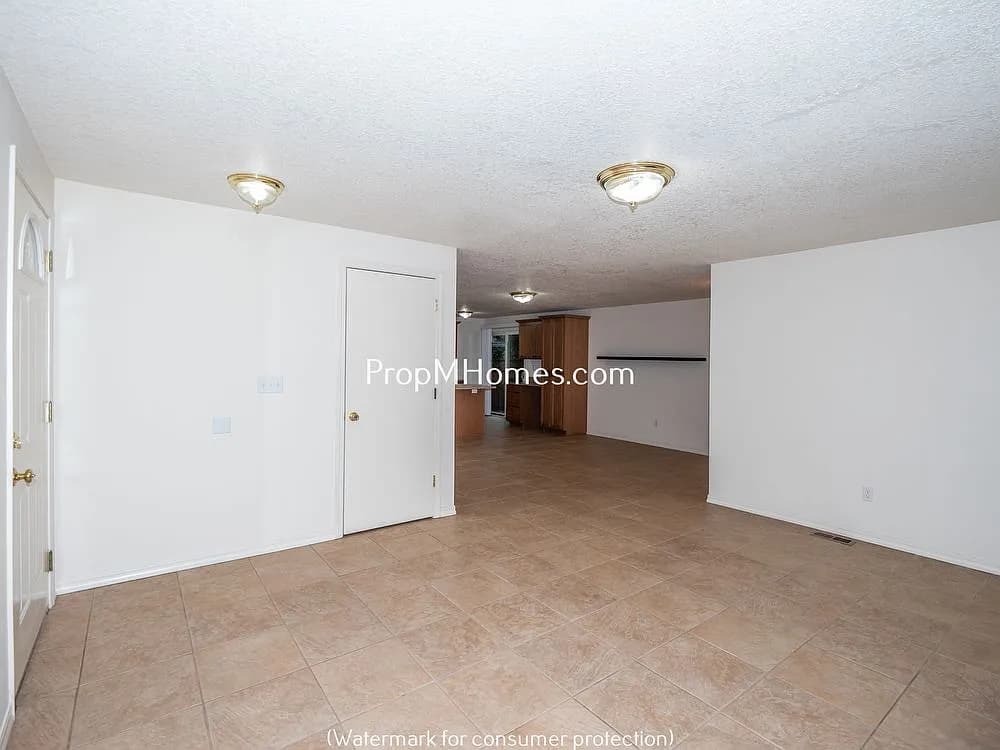 18335 Willamette Dr - Thumbnail 4