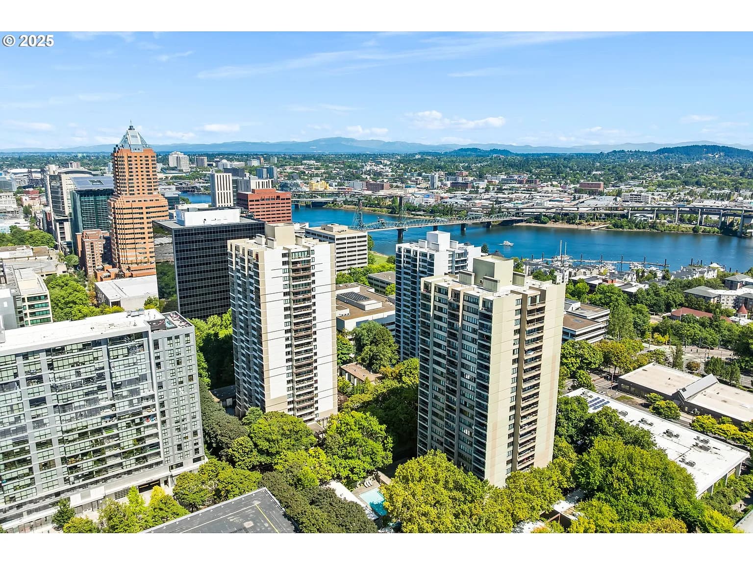 255 SW Harrison St APT 4C - Thumbnail 2