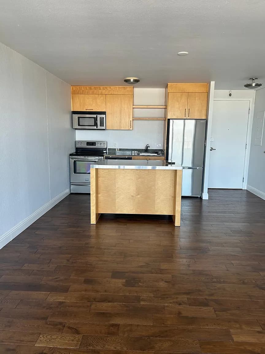 111 SW Harrison St APT 11G - Thumbnail 2