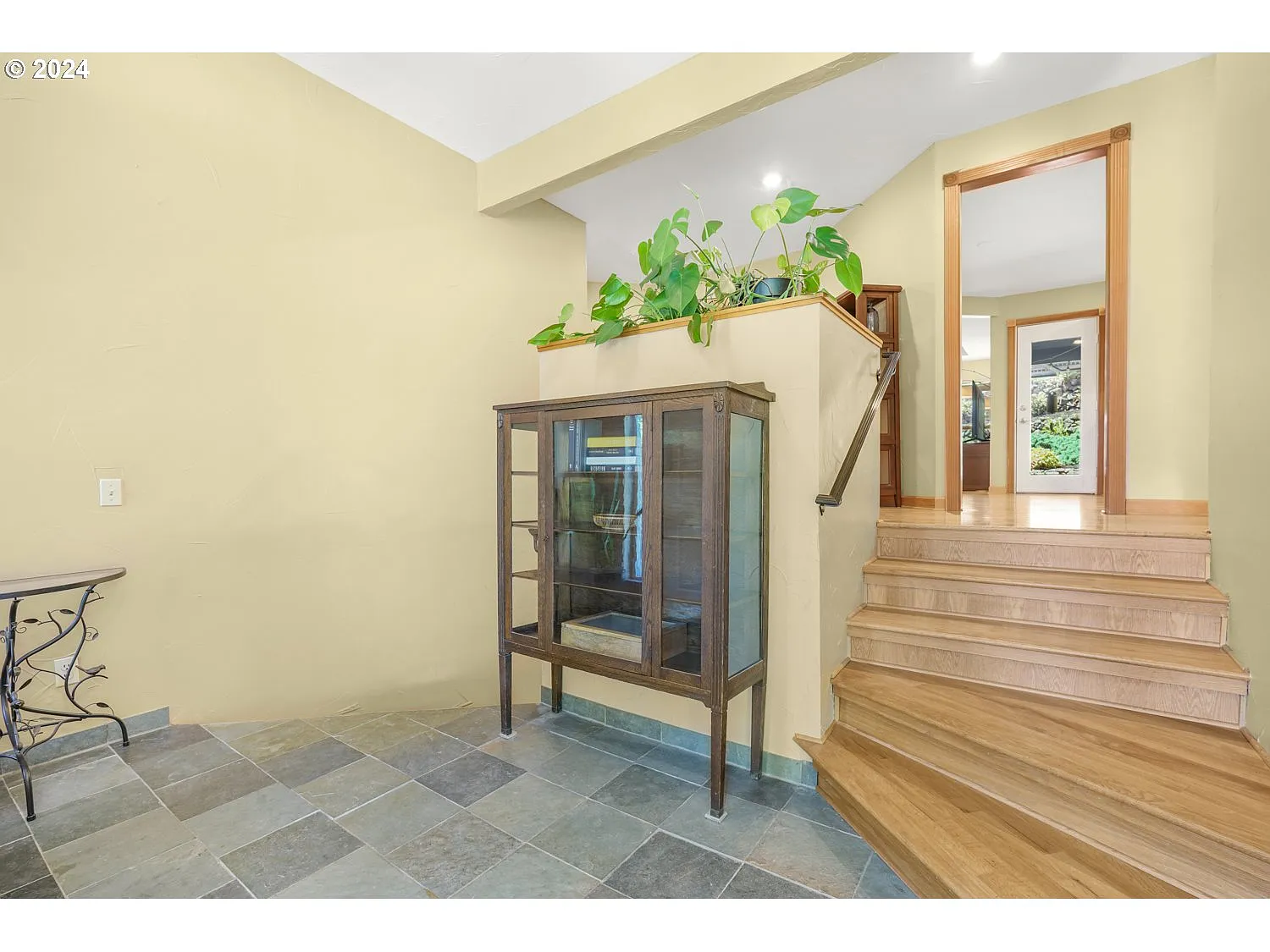 2418 Woodhaven Ct - Thumbnail 4