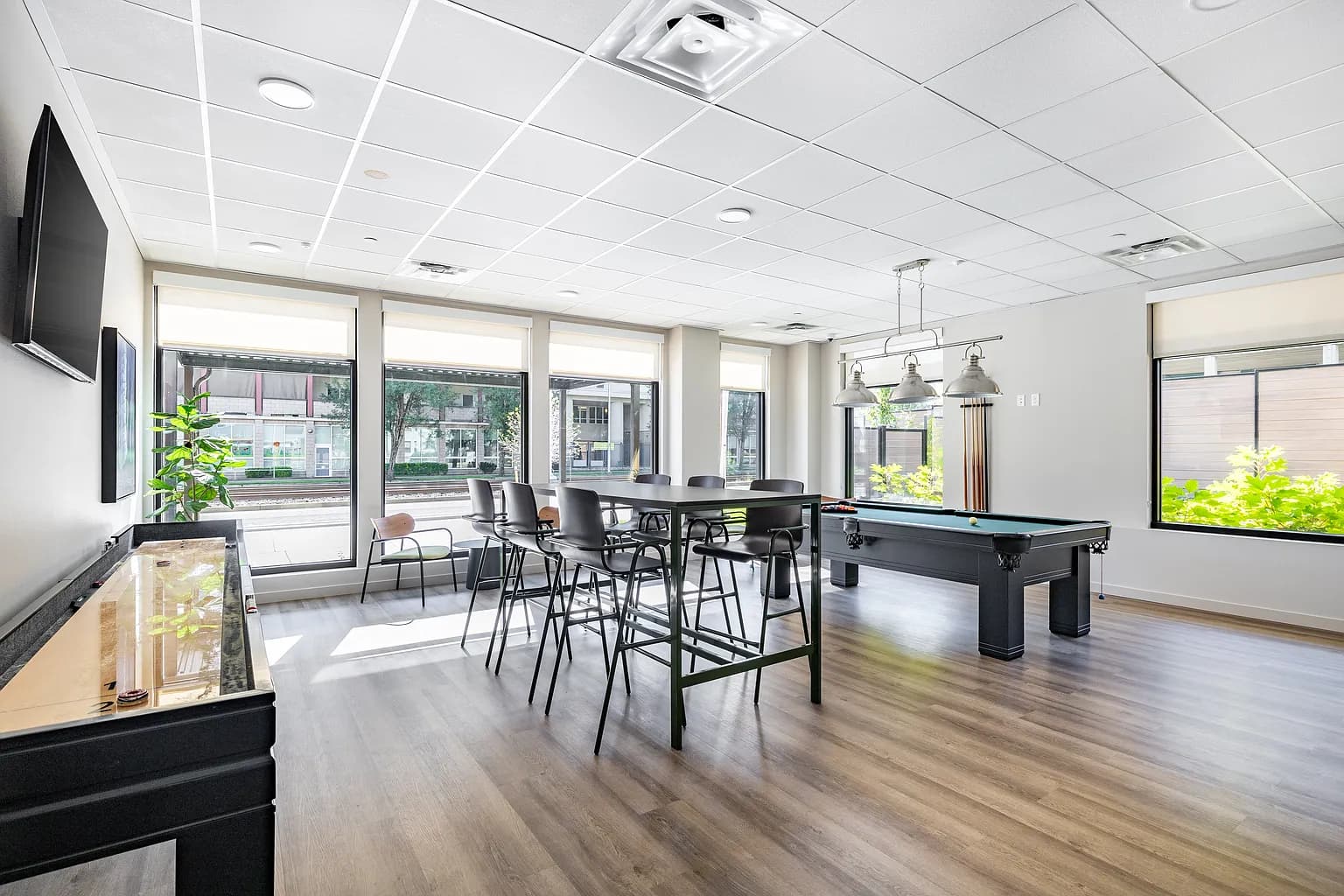 10451 E Burnside St #5867985 - Thumbnail 2