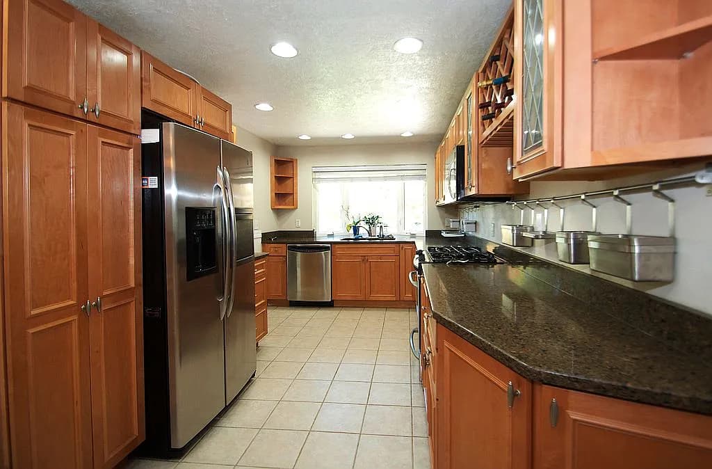 17960 SW Frances St - Thumbnail 2