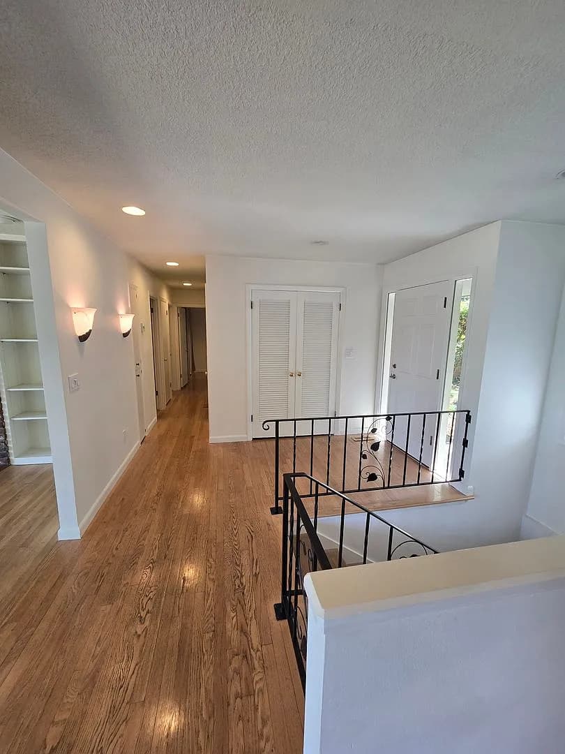 2422 Hillcrest Ct - Thumbnail 4