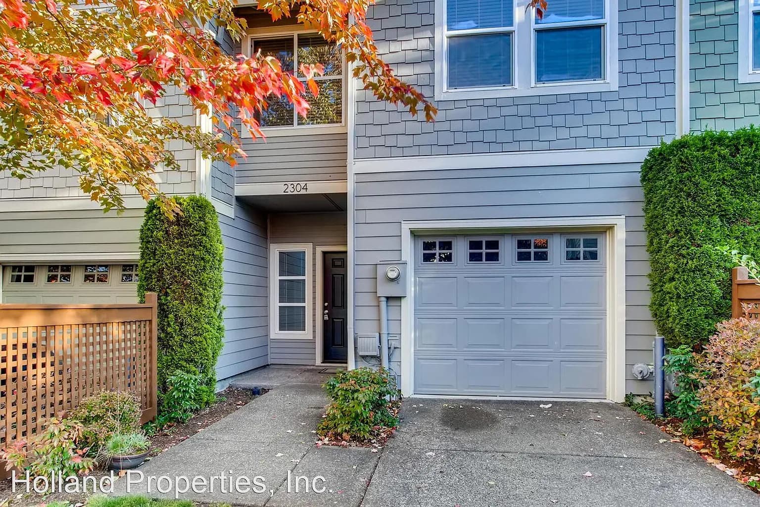 2304 NE Redelfs Way - Thumbnail 4