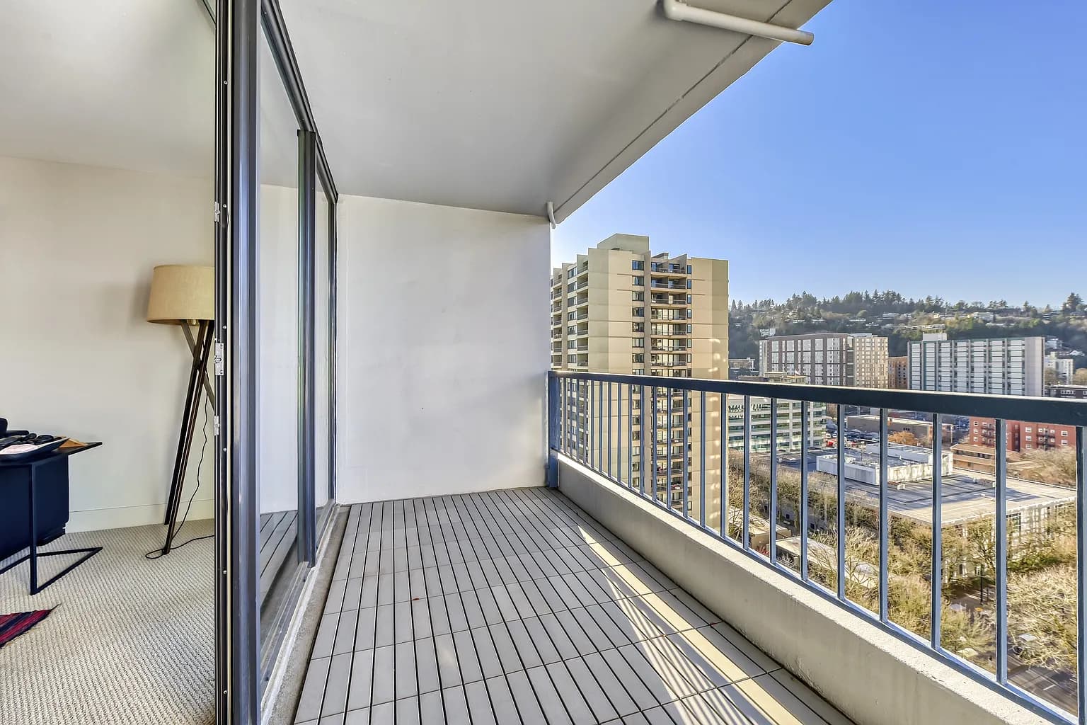 111 SW Harrison St APT 20A - Thumbnail 3