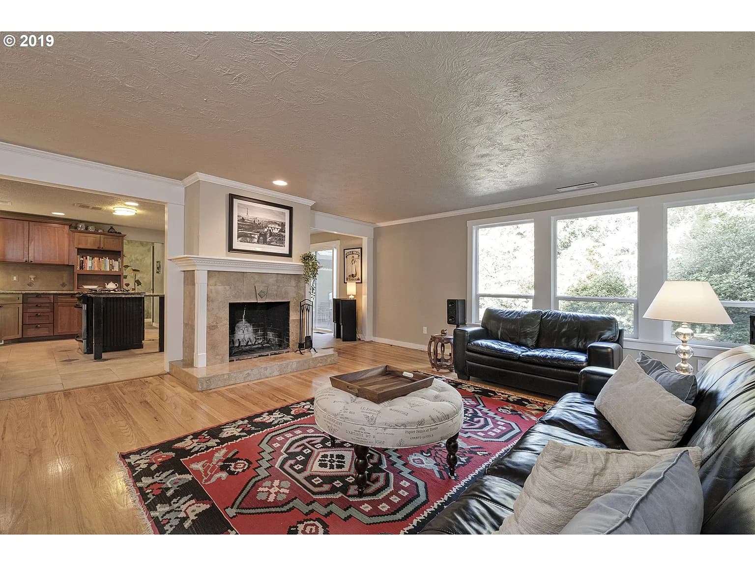 2195 Hillcrest Dr - Thumbnail 4