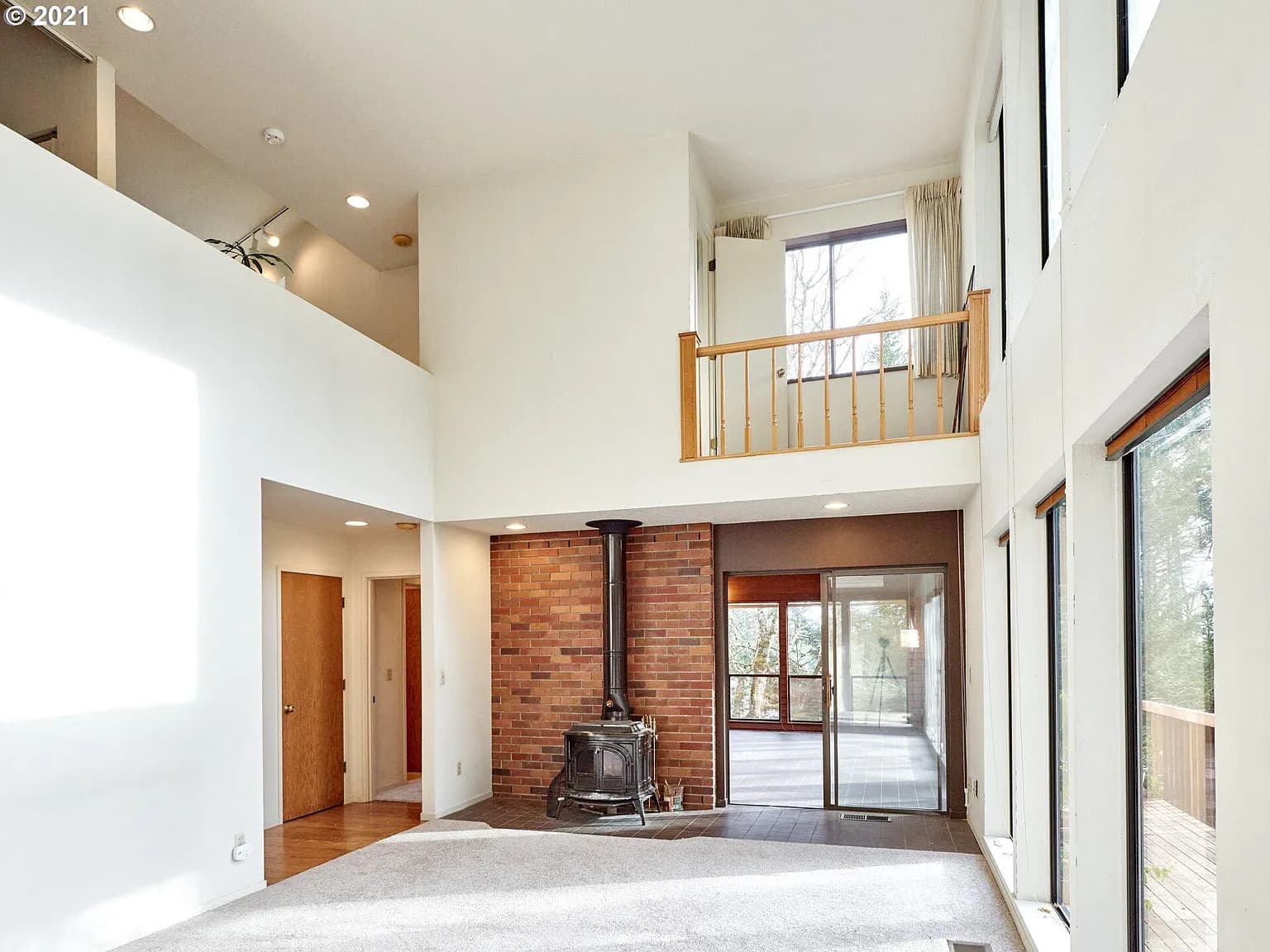 2408 Woodhaven Ct - Thumbnail 2