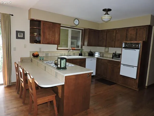 1615 SW Pheasant Dr - Thumbnail 5