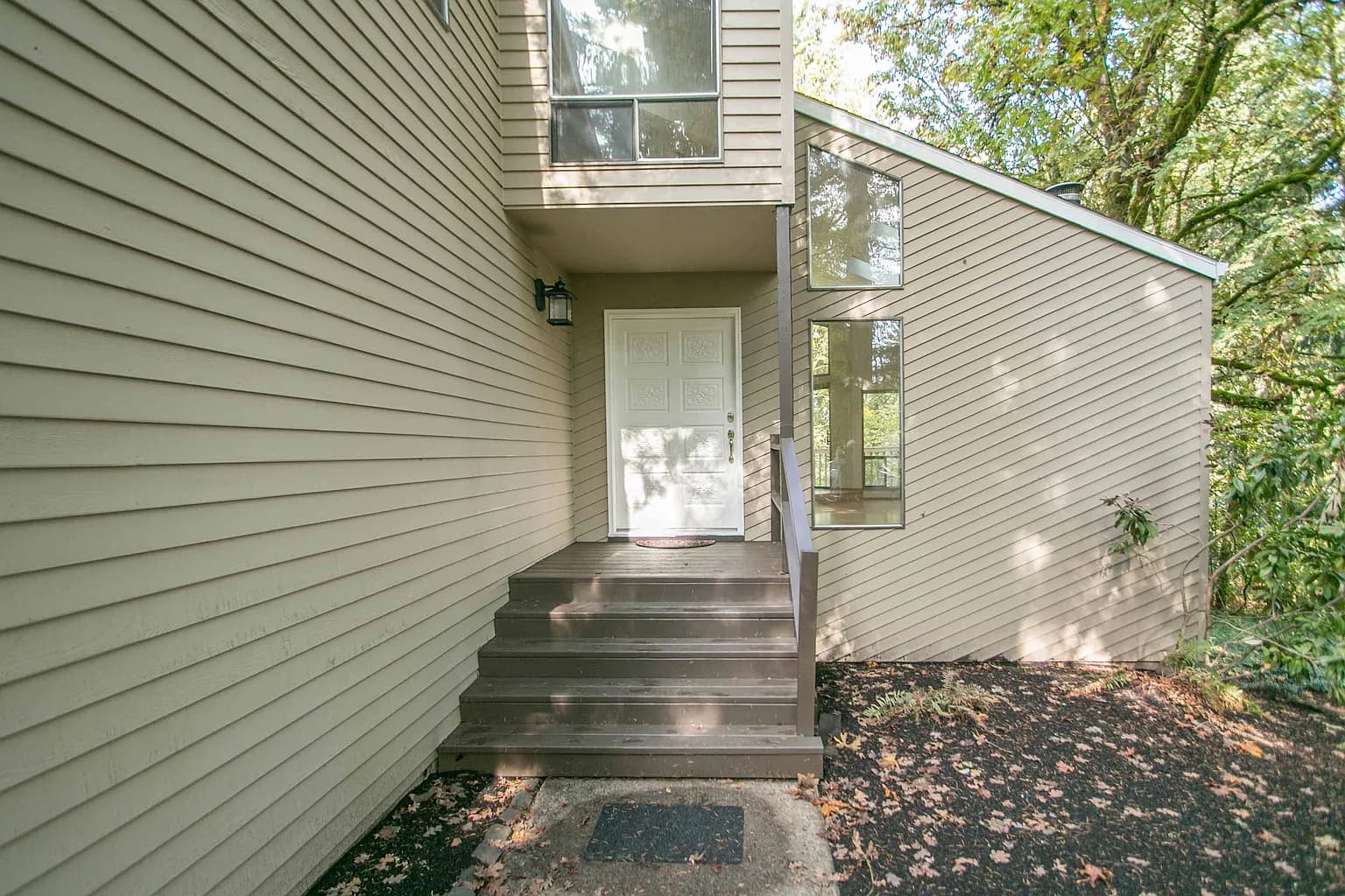 2545 Hillcrest Ct - Thumbnail 3