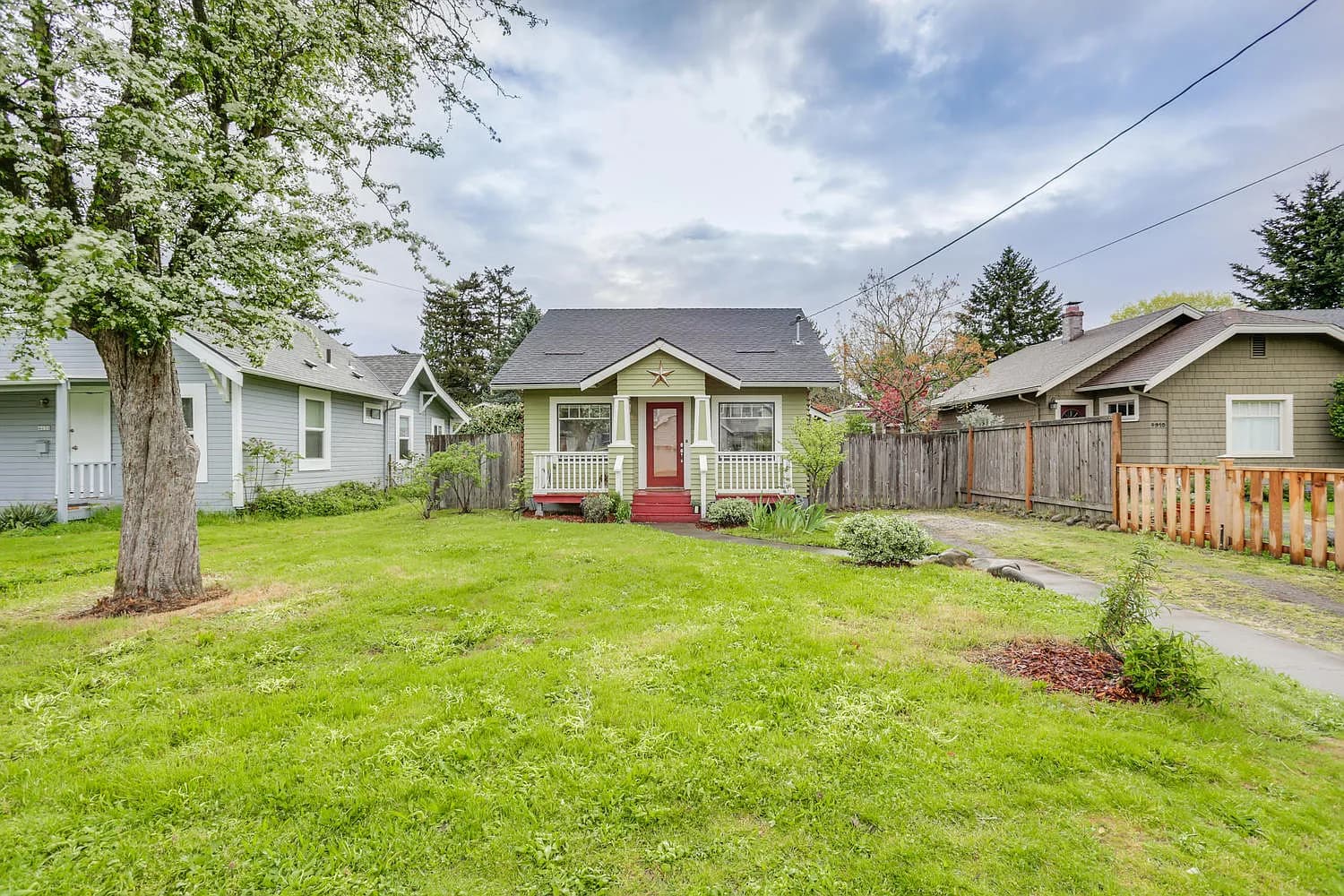 4832 SE 75th Ave - Thumbnail 2