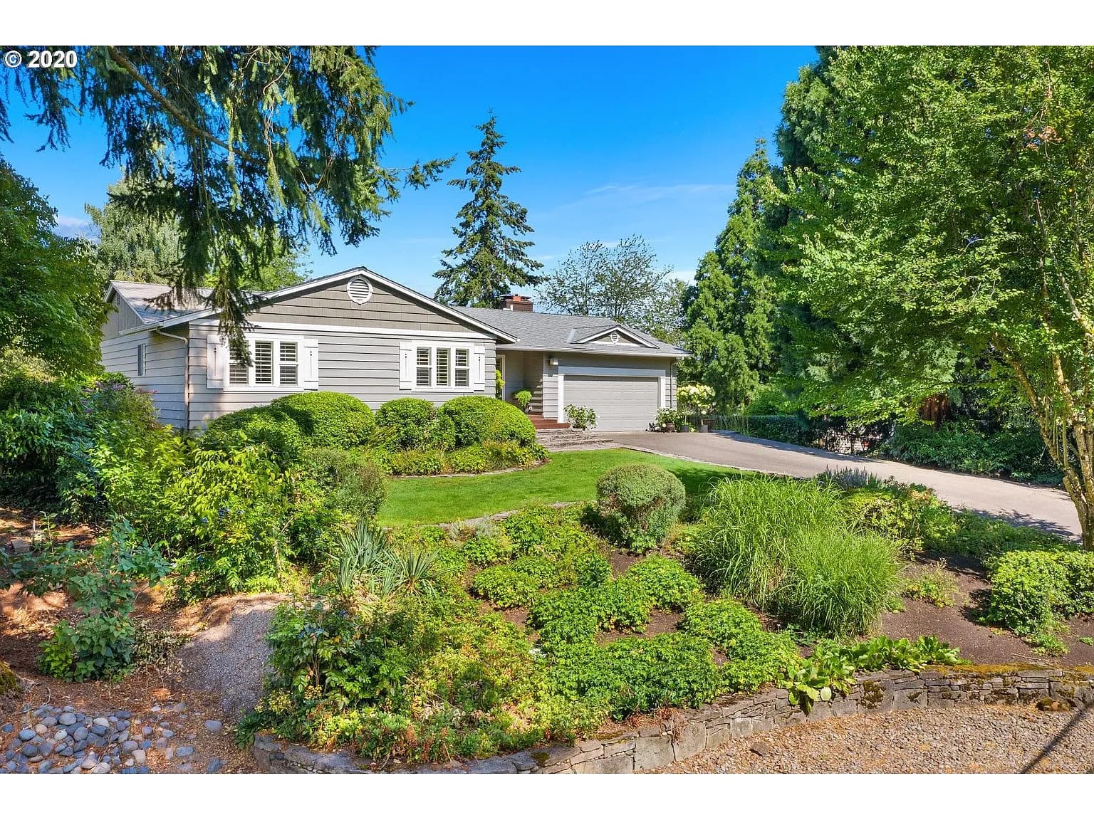 595 Marylhurst Dr - Thumbnail 2