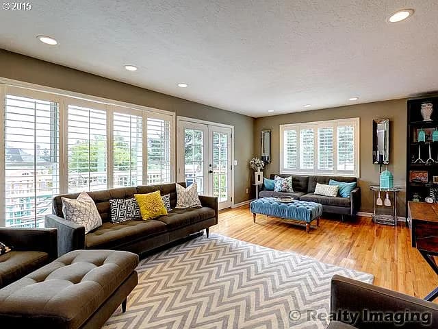 725 Marylhurst Dr - Thumbnail 2