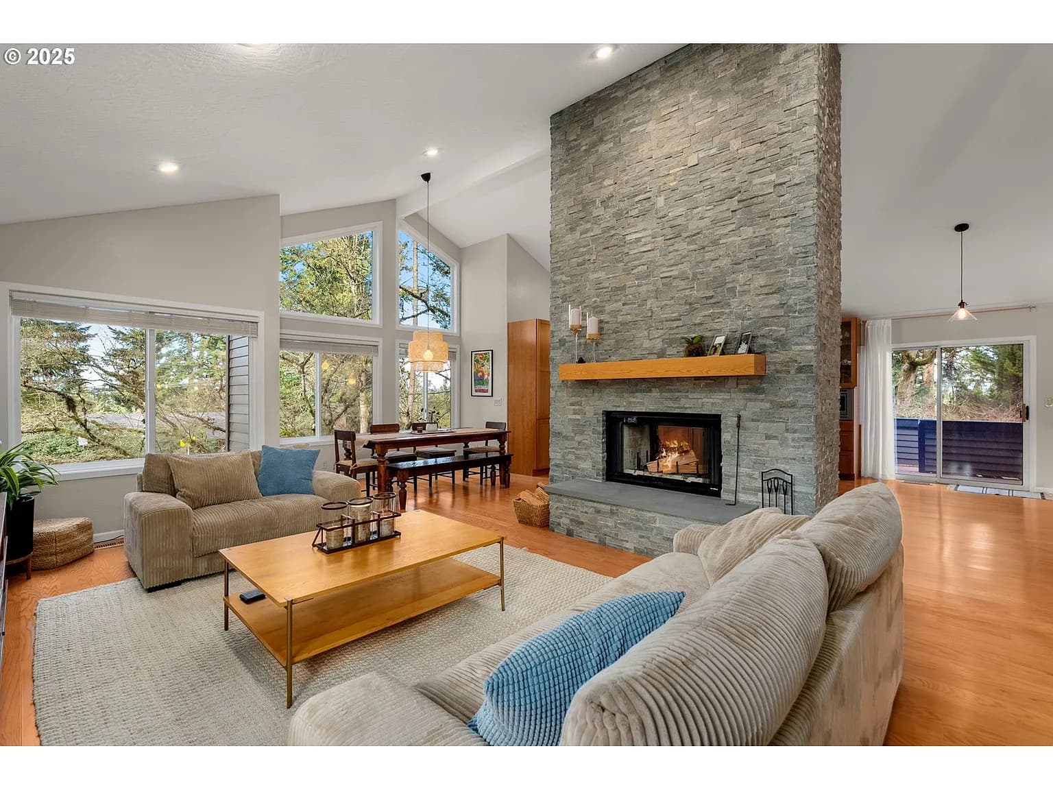 2380 Valley View Dr - Thumbnail 4