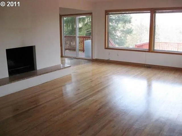 19001 Suncrest Dr - Thumbnail 2