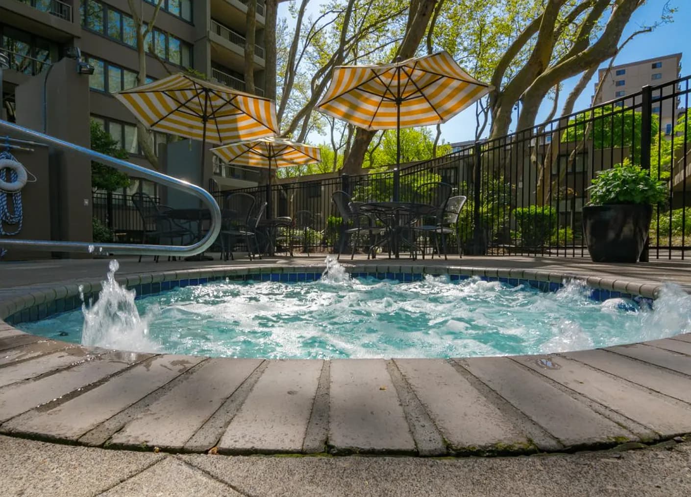 111 SW Harrison St APT 2C - Thumbnail 5