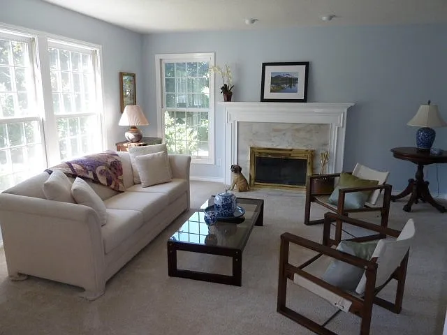 1301 Stonehaven Dr - Thumbnail 2