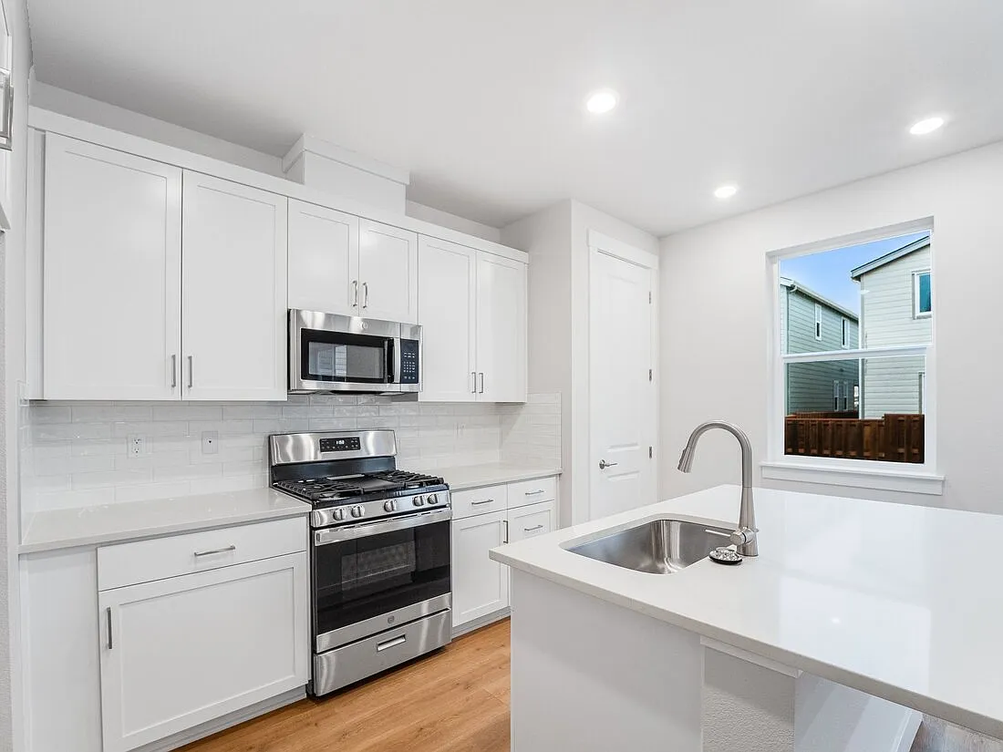 18955 SW Twin Peaks Ln - Thumbnail 2