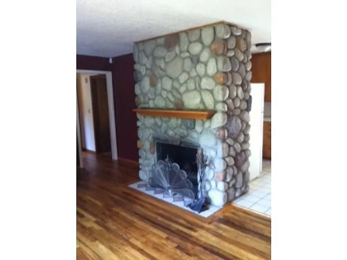 18355 Lower Midhill Dr - Thumbnail 2