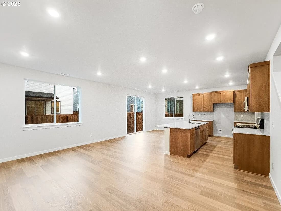 18980 SW Eureka Ln - Thumbnail 4