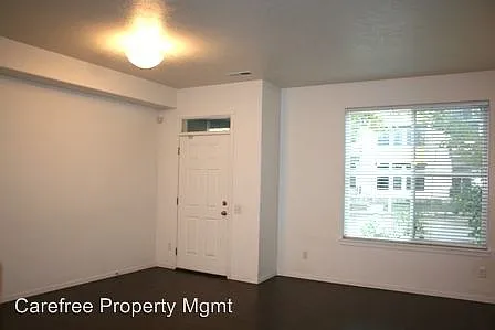 2310 NE Redelfs Way - Thumbnail 6