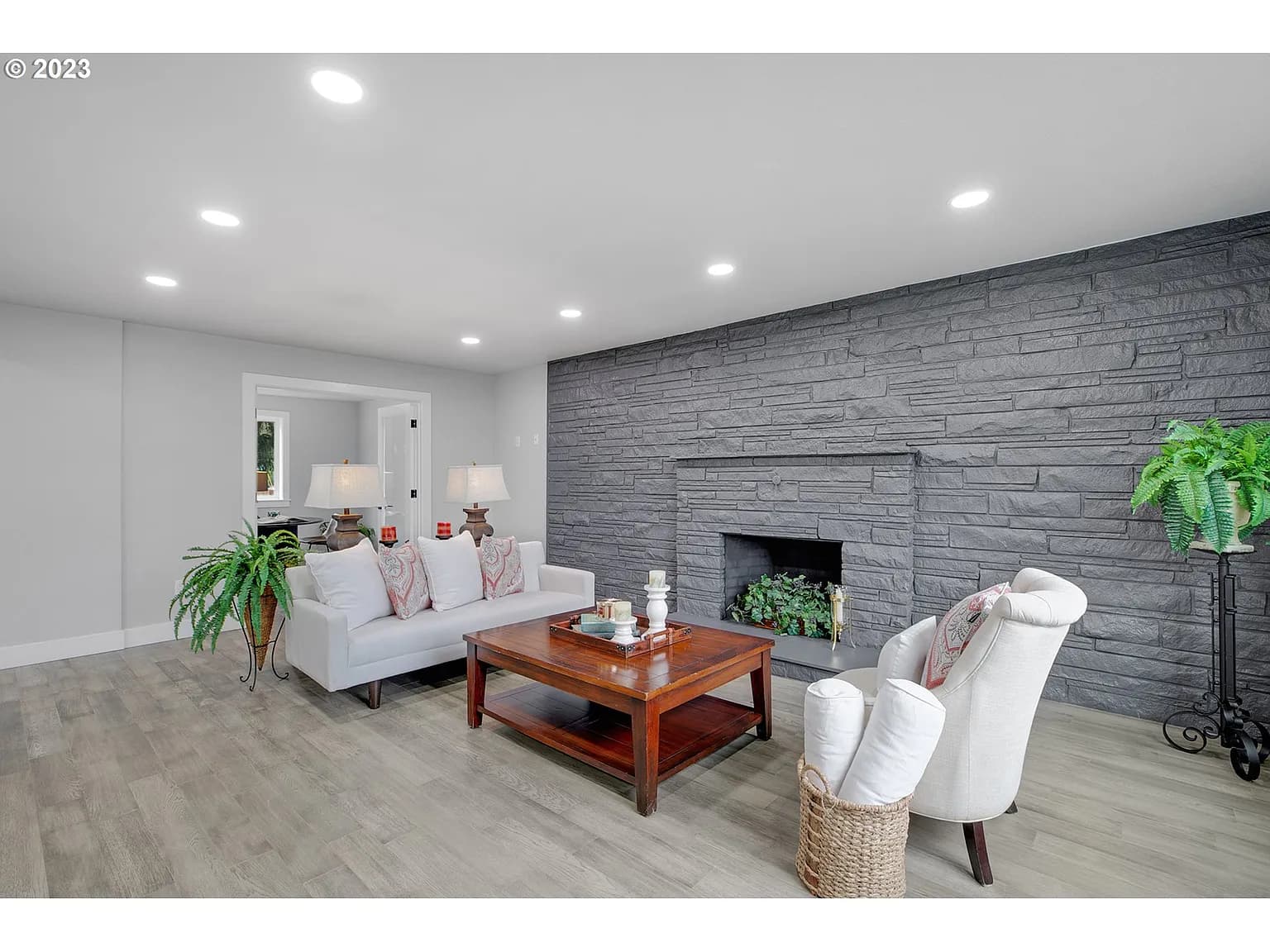 4300 SE Logus Rd - Thumbnail 4