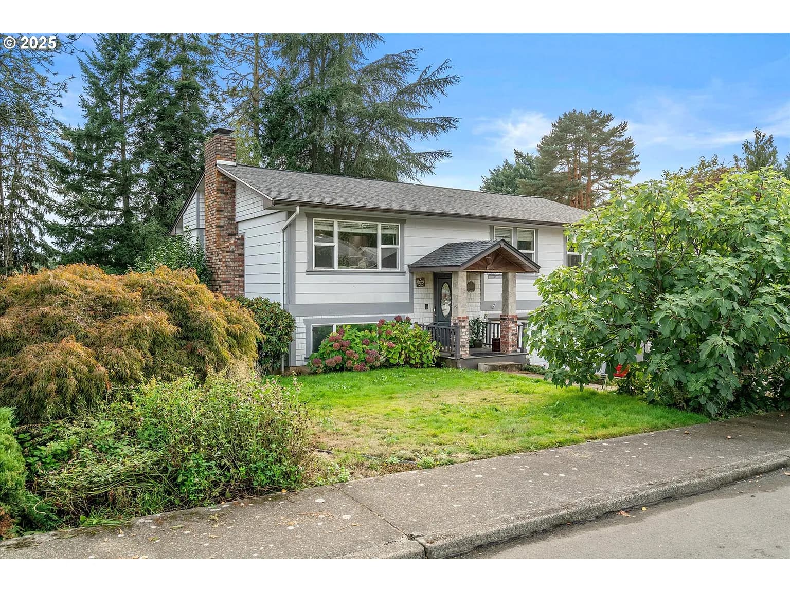 12020 SW Burlheights St - Thumbnail 2