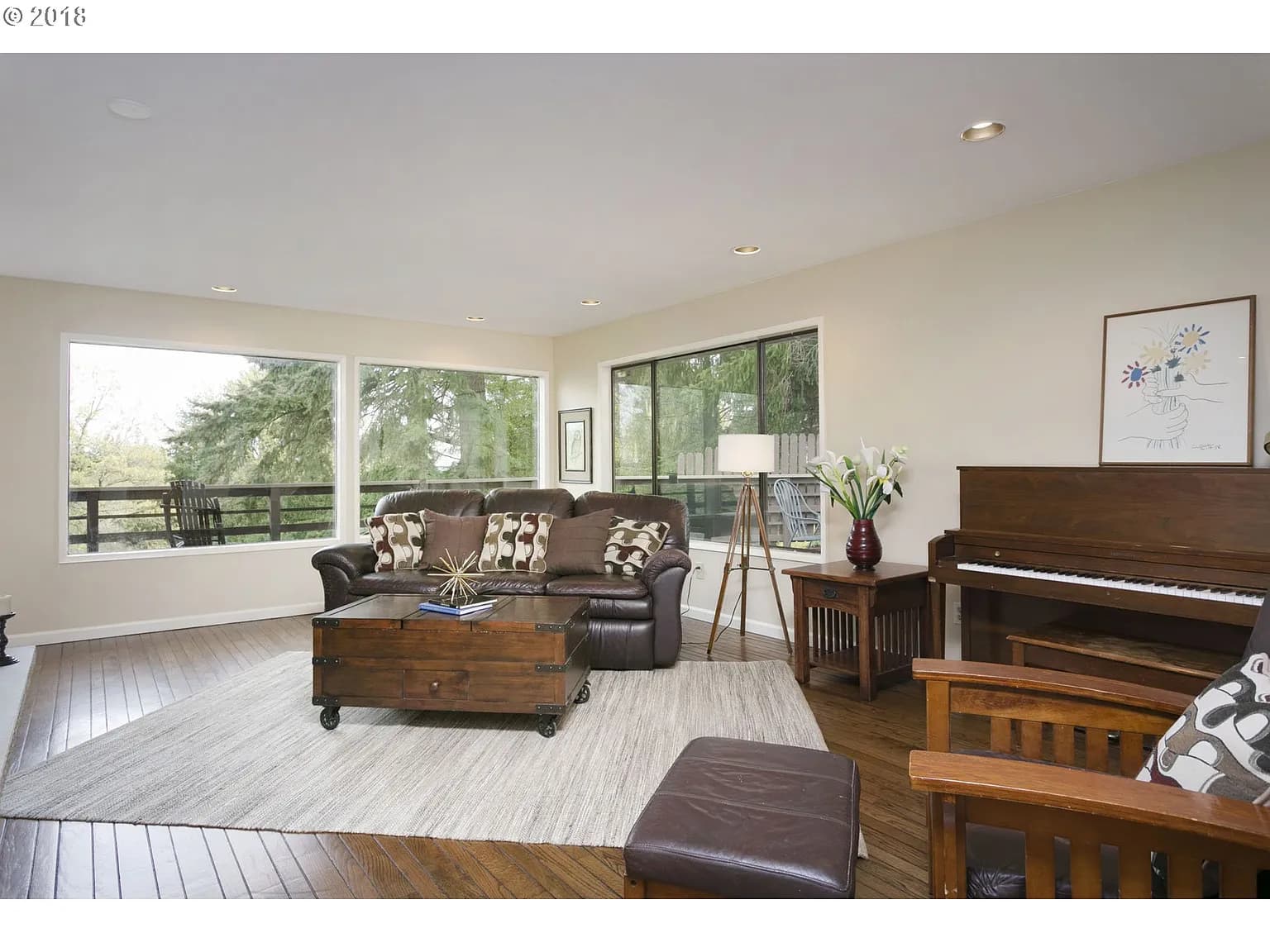 1921 Valley View Dr - Thumbnail 2