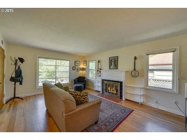 4330 SE Woodward St - Thumbnail 4