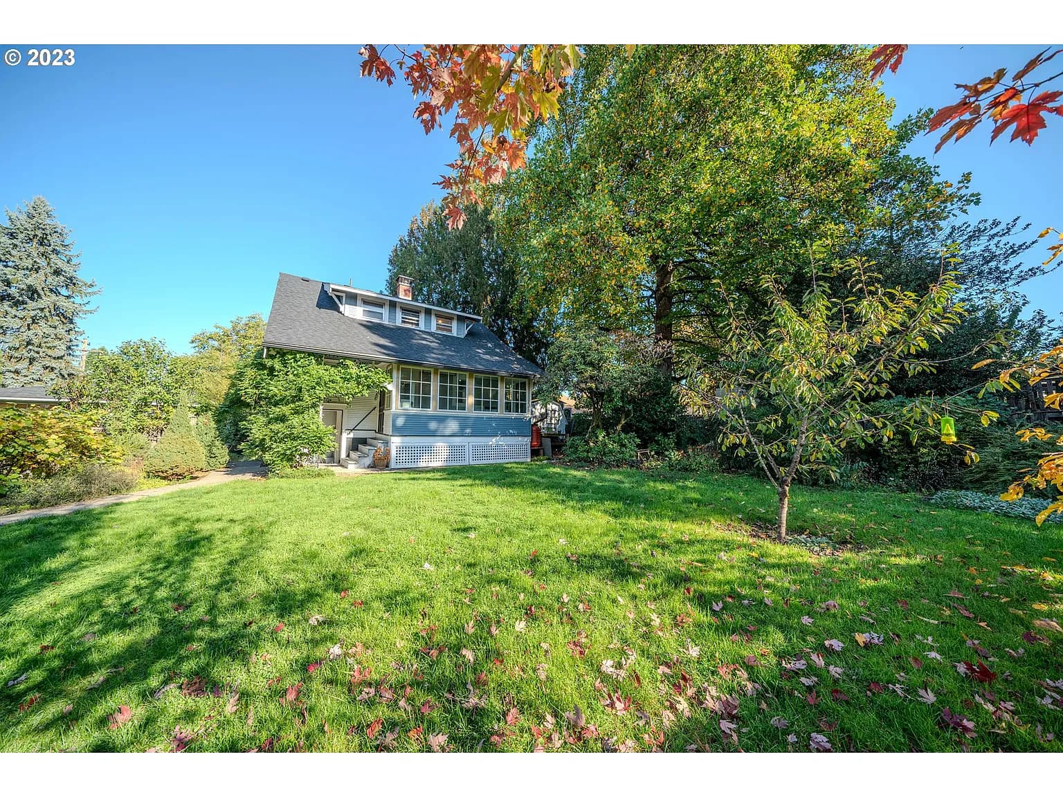 4720 SE Logus Rd - Thumbnail 2