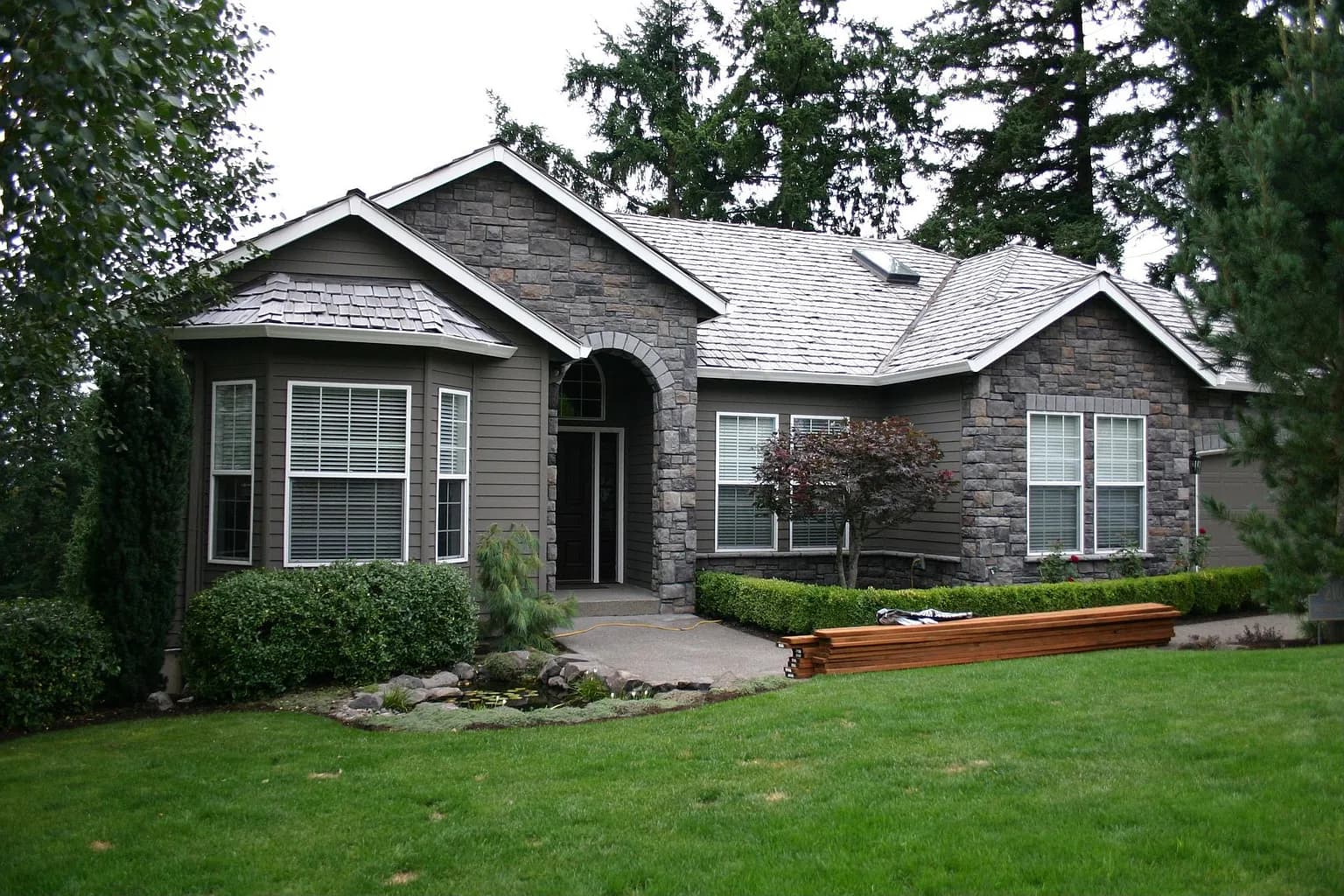 2105 Ridgebrook Dr - Thumbnail 2