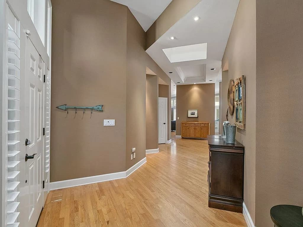 2123 Ridgebrook Dr - Thumbnail 4