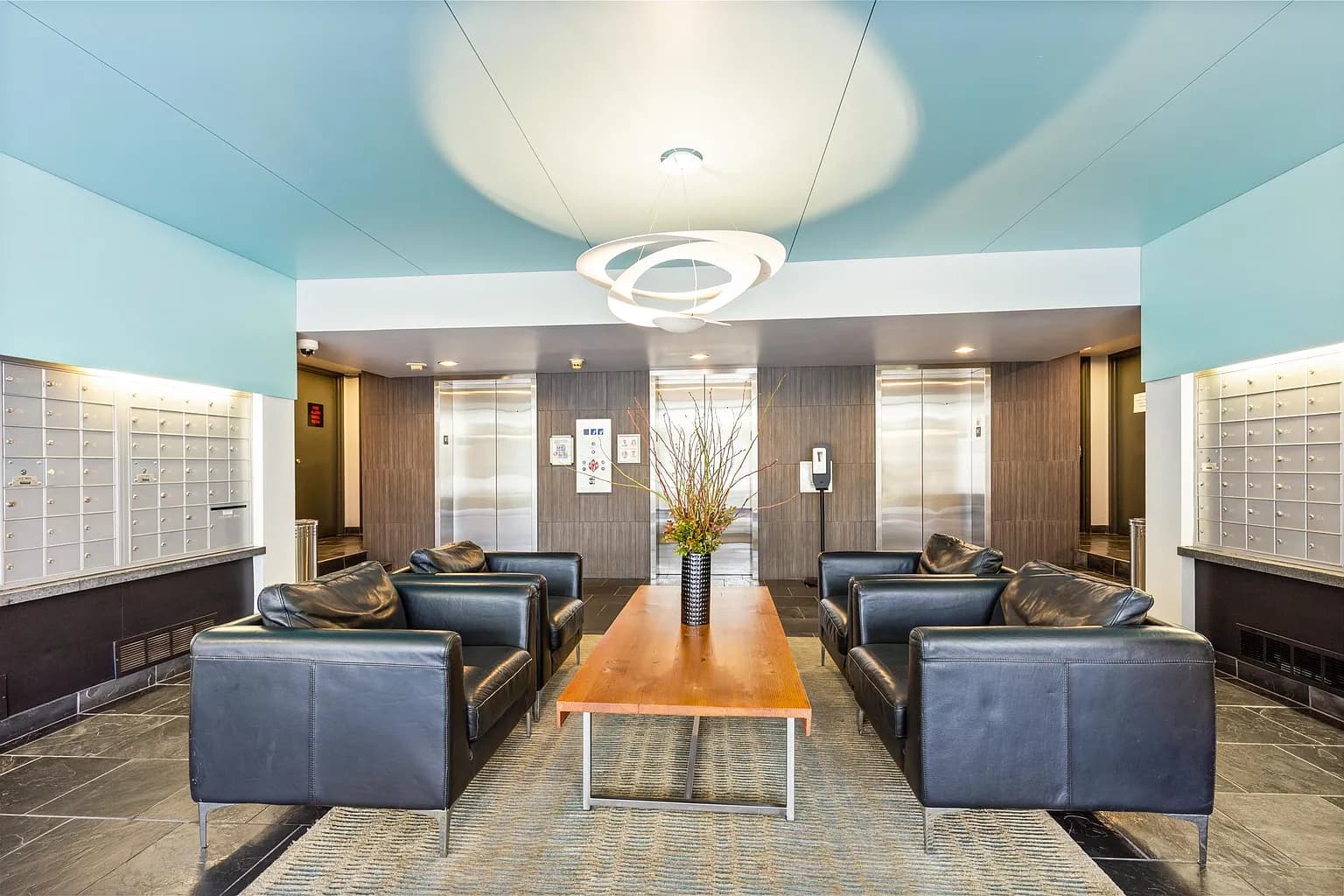 111 SW Harrison St APT 3E - Thumbnail 3