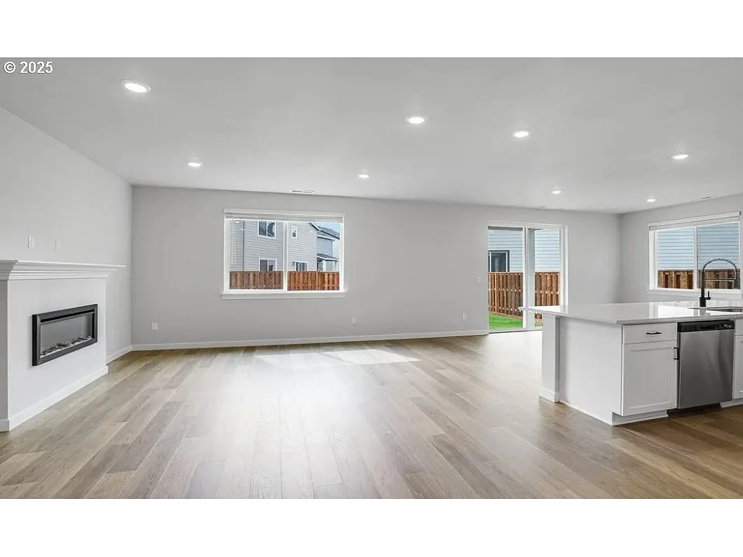 18910 SW Buckhorn Dr - Thumbnail 6