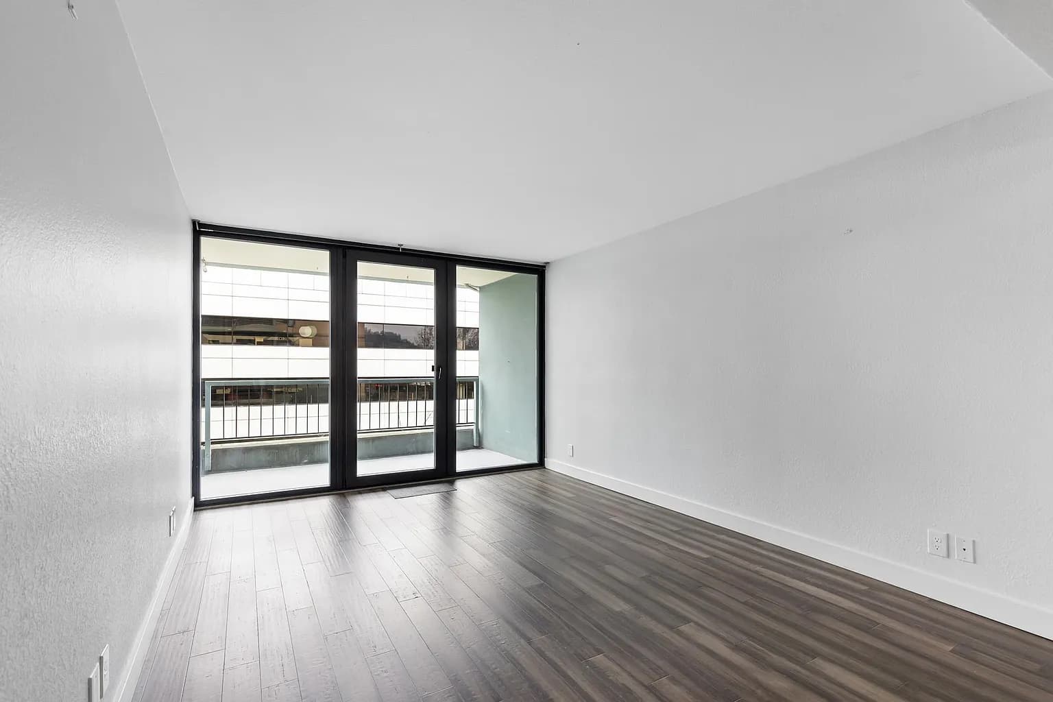 111 SW Harrison St APT 3E - Thumbnail 6