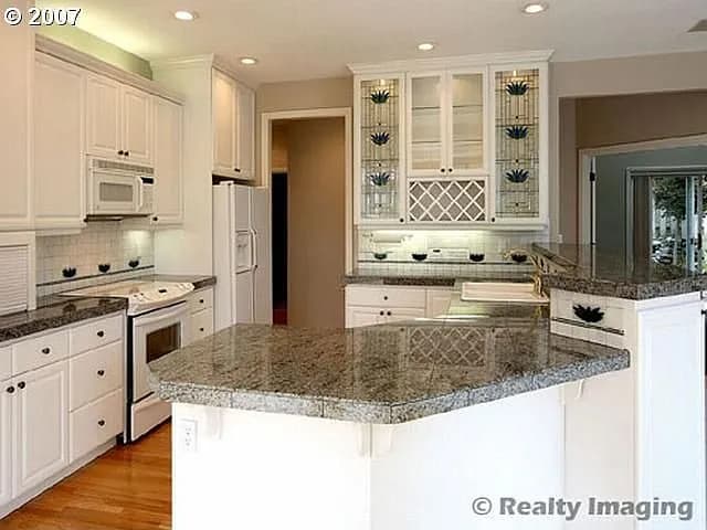 2423 Woodhaven Ct - Thumbnail 2