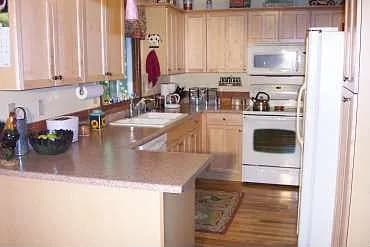 12040 SW Burlheights St - Thumbnail 4