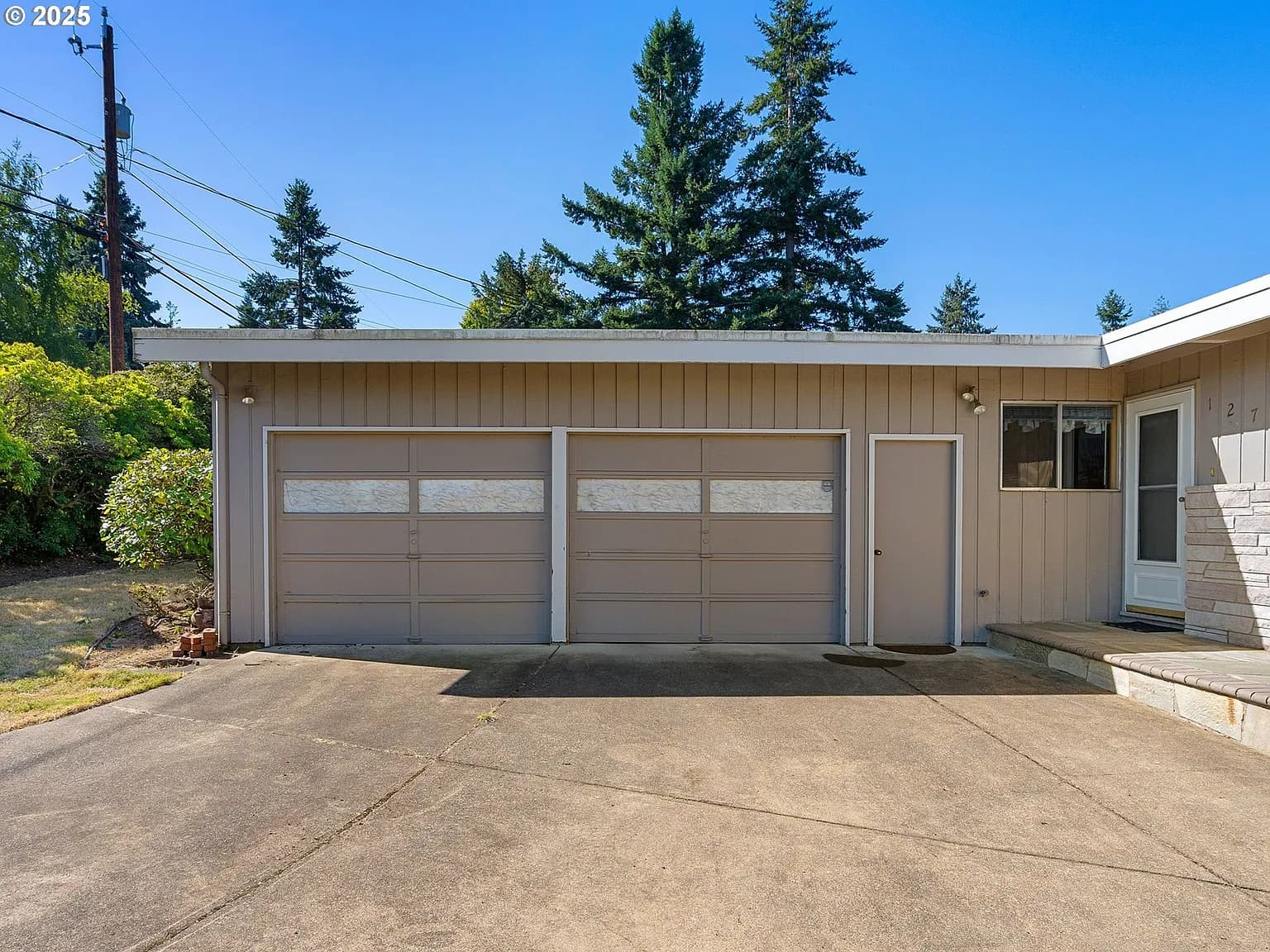 1275 Marylhurst Dr - Thumbnail 2