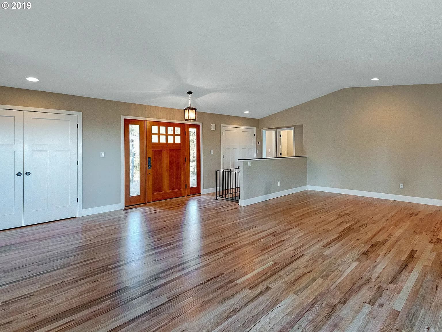 1751 Hillcrest Dr - Thumbnail 4