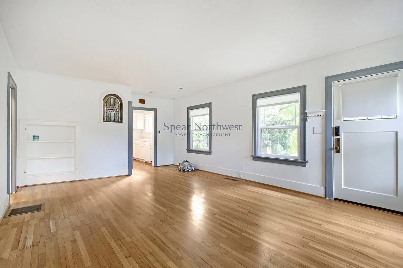 2137 N Sumner St - Thumbnail 6