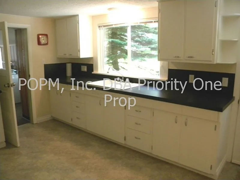 18255 Willamette Dr - Thumbnail 3