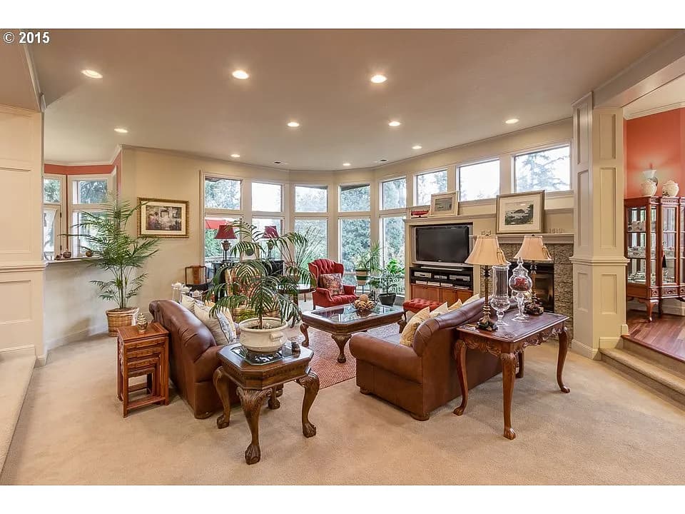 2185 Ridgebrook Dr - Thumbnail 3