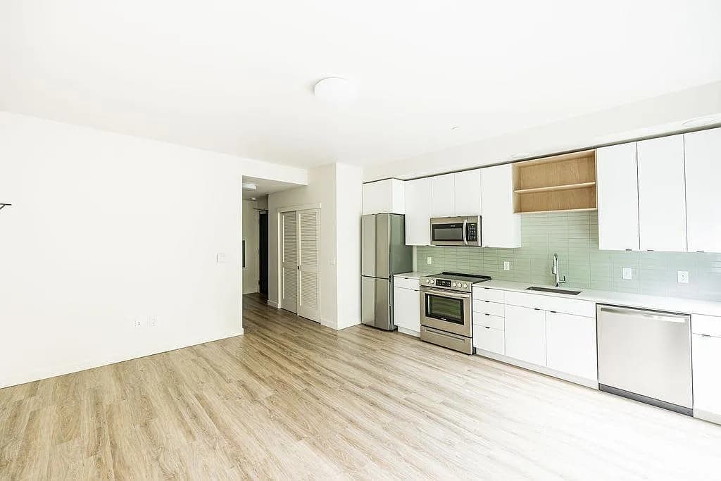 310 SE 12th Ave #111618133 - Thumbnail 4