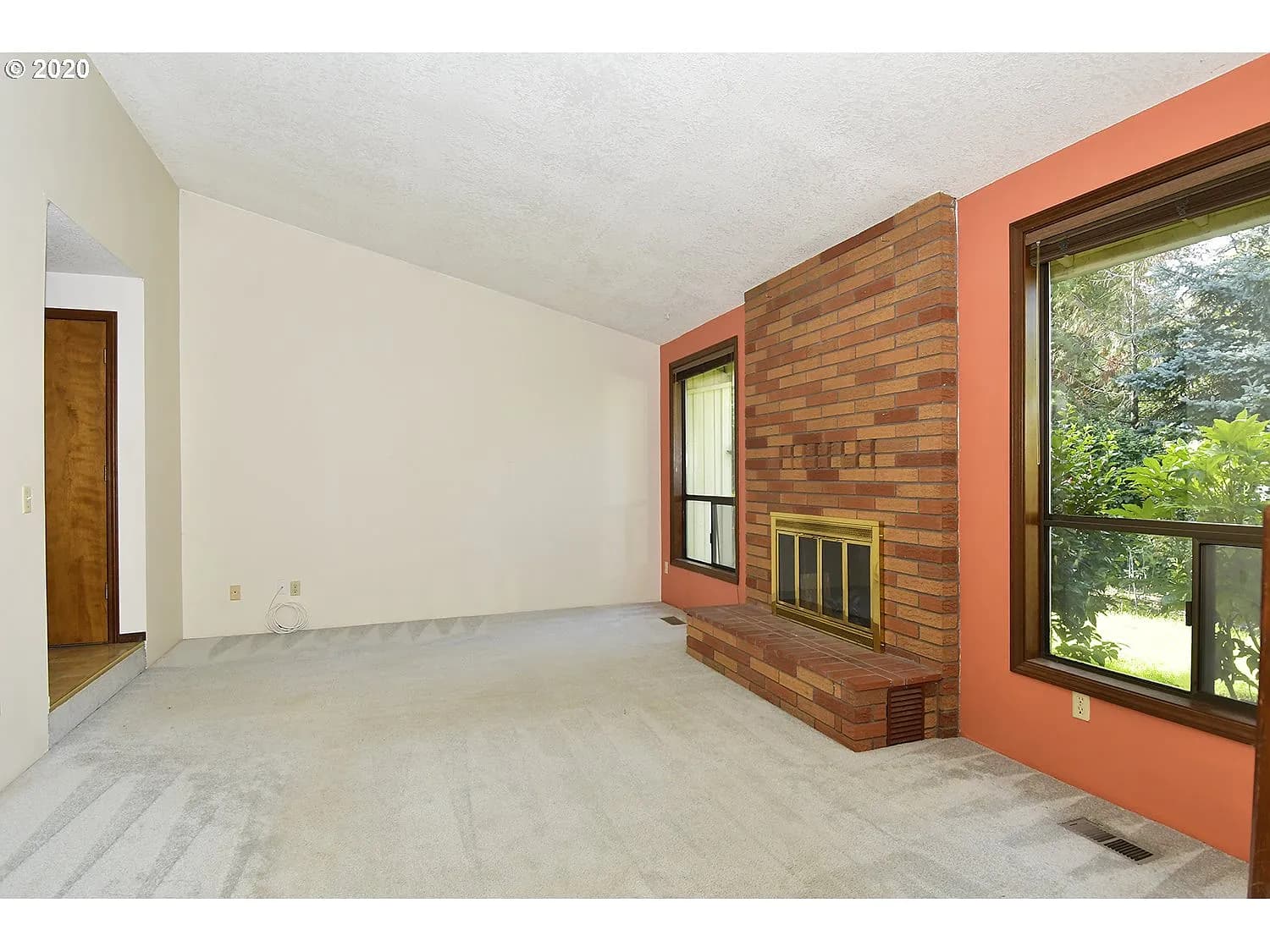 2470 Woodhill Ct - Thumbnail 5